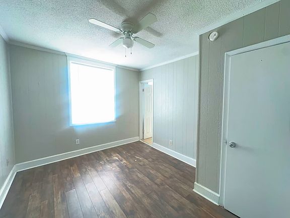 5th image of 104 N Church St APT I