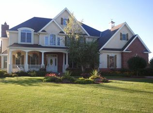 W286N3298 Woodgate Ct, Pewaukee, WI 53072