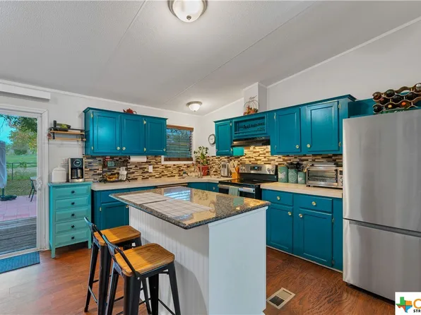 552 Longhorn Trl, Seguin, TX 78155