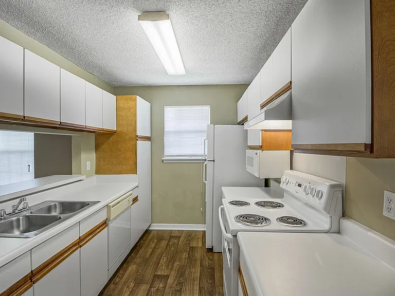 Royal Gulf Apartment Homes — Photo 14