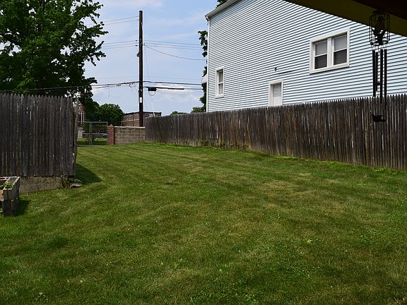 4th image of 454 S 10th Ave #1