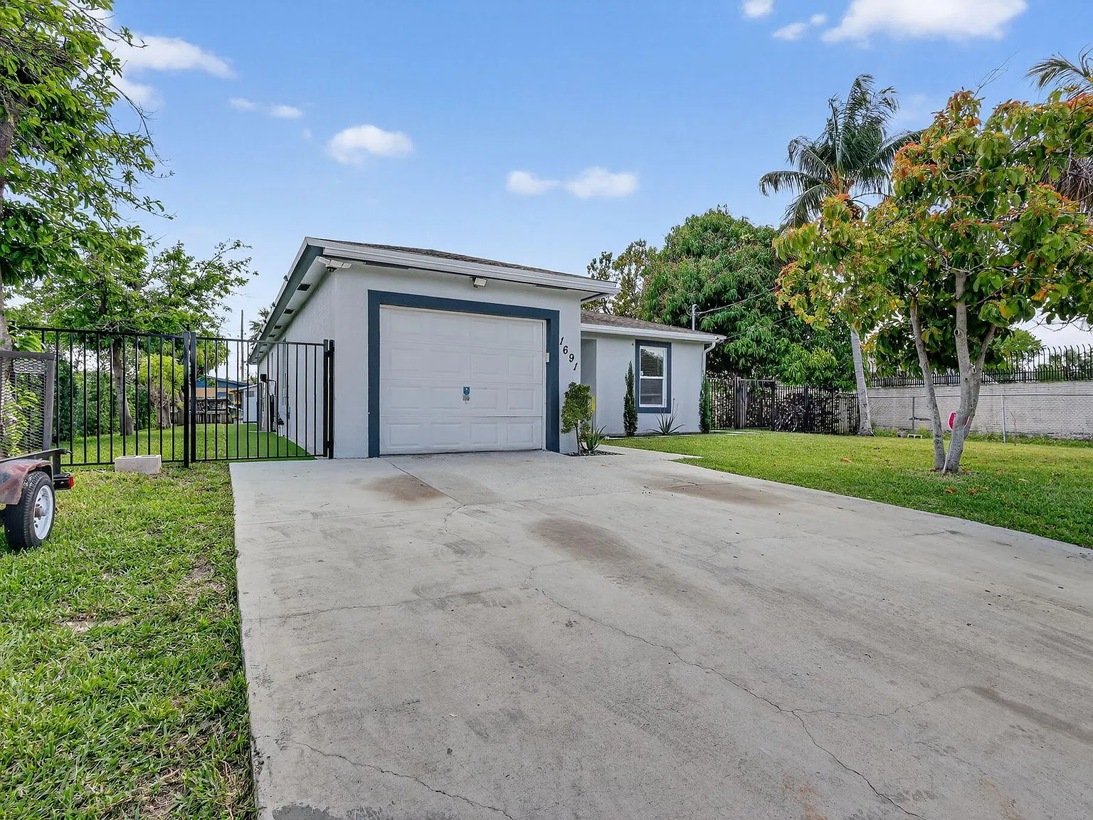 4 bed, 2.0 bath, 1516 sqft, $3,500 — Photo 3