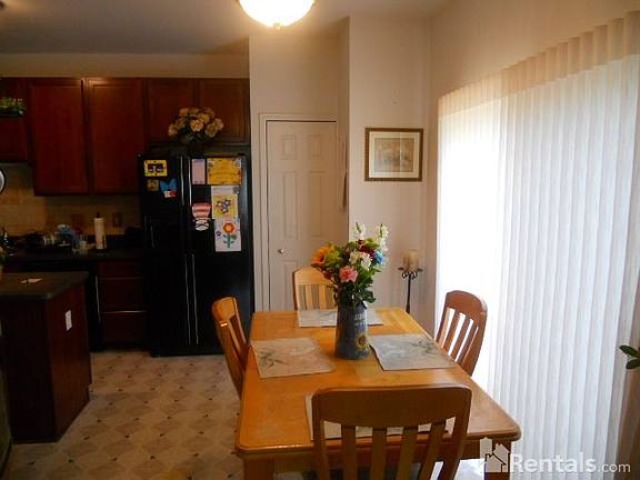 3rd image of 38505 Saratoga Cir