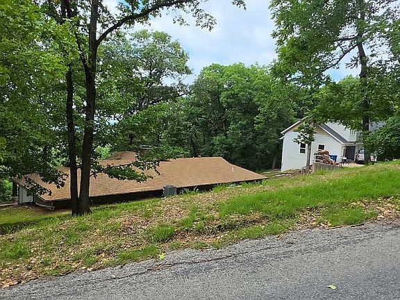 3rd image of 274 Skyline Rd