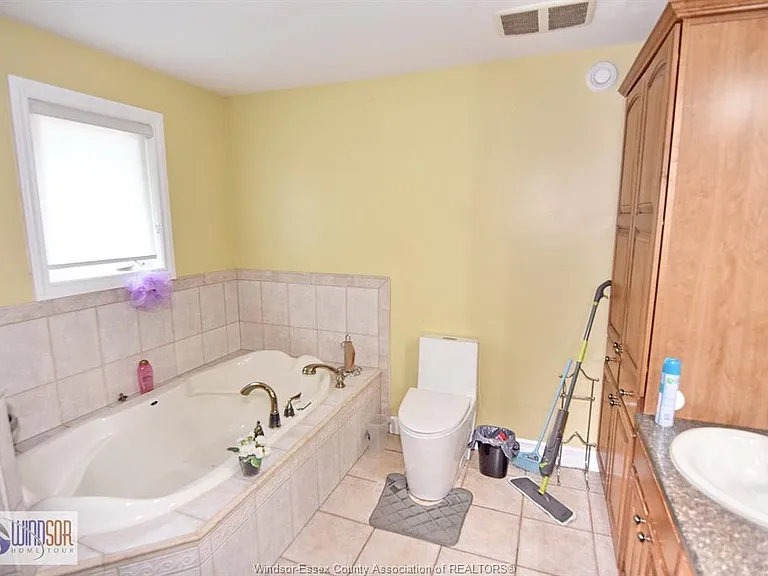 4305 Casgrain Dr #UPPER — Photo 33