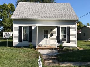 1008 W Locust St, Carrollton, IL 62016