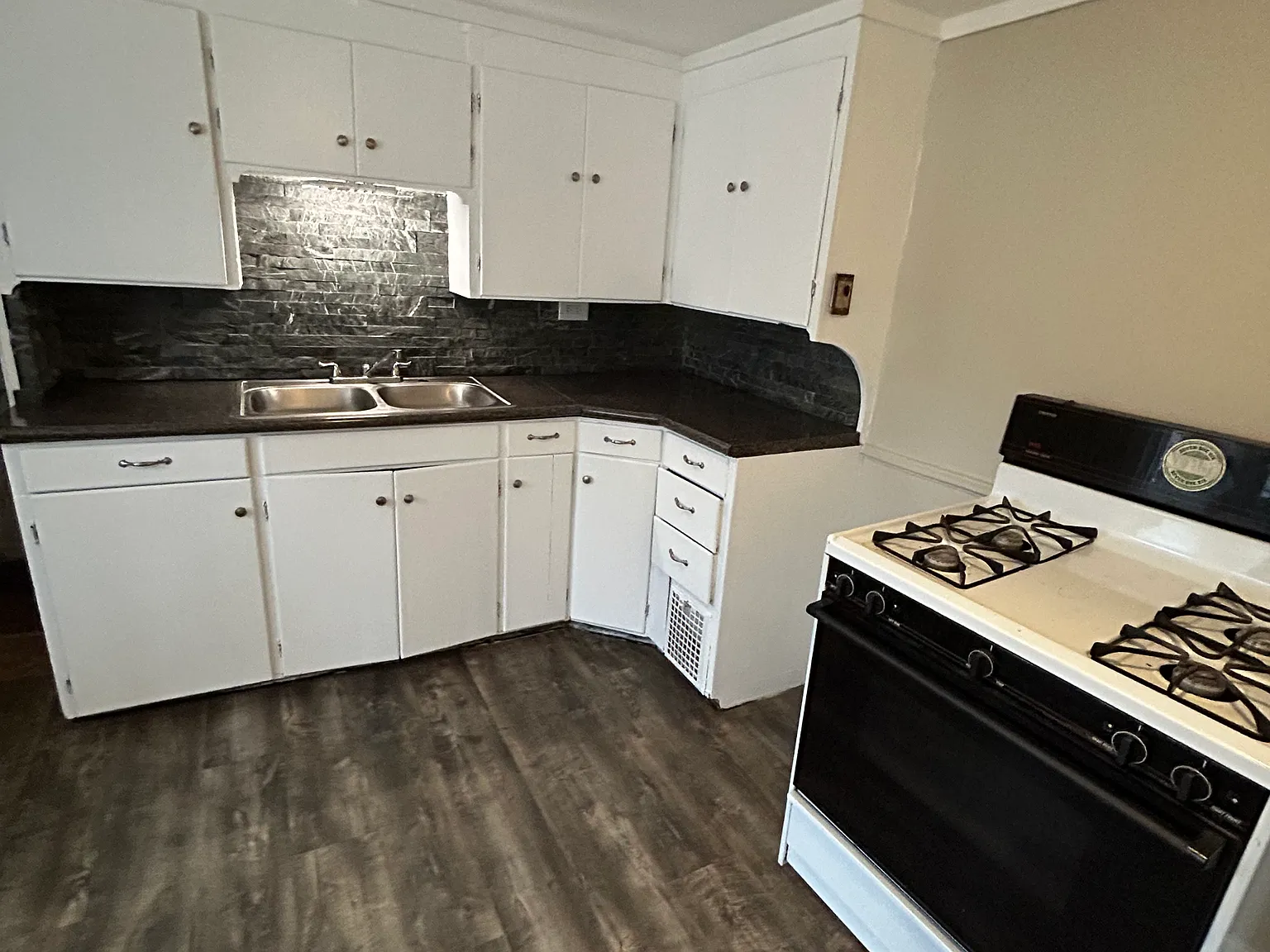 2 bed, 838 sqft, $1,650 — Photo 4