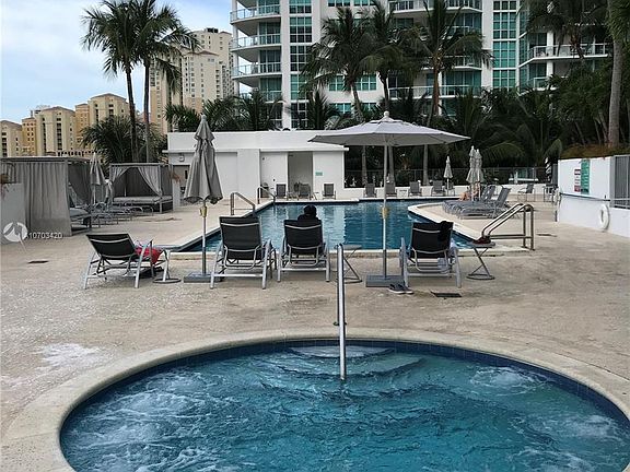4th image of 3029 NE 188th St APT 1012