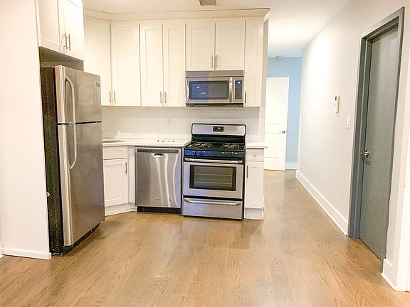 2nd image of 928 Hancock St #B2f