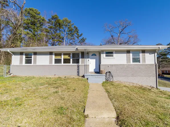 171 Hilltop Dr, Rossville, GA 30741