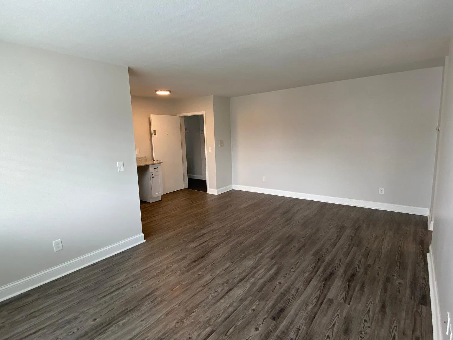 2 bed, 900 sqft, $1,350 — Photo 2