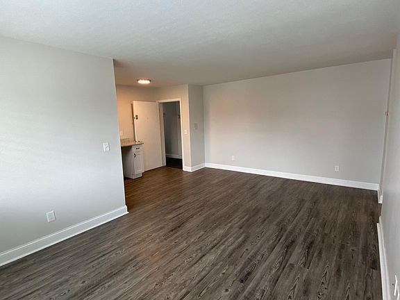 2nd image of 639 23rd Ave NE APT 31