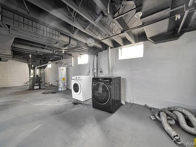 8550 W Outer Dr — Photo 16