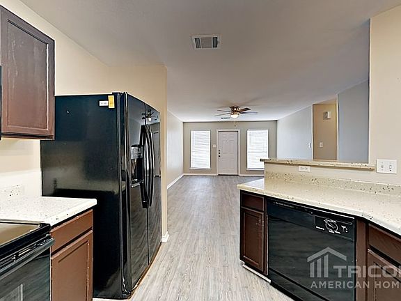 5th image of 5975 Midcrown Dr
