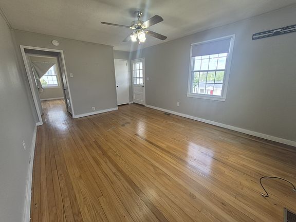 3rd image of 370 Lowry Dr