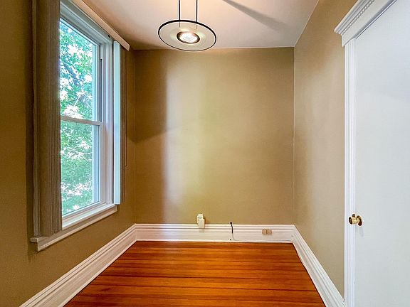 3rd image of 3053 N Leavitt St #2