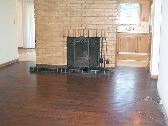 Living Room w/ Hardwood Floors & Fireplace