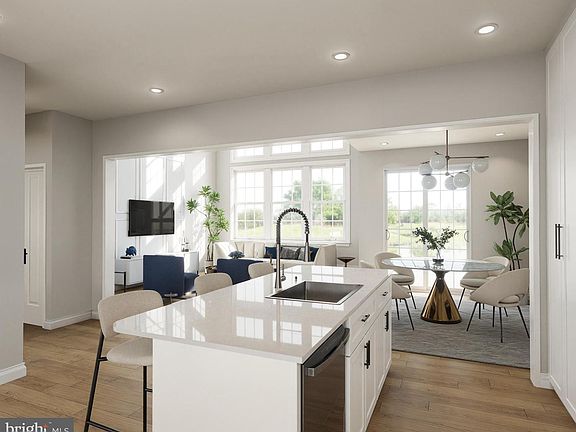 4th image of 128 Lacantera Ln