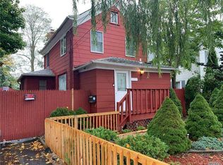 523 Hallett Ave, Riverhead, NY 11901