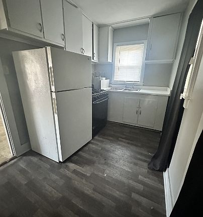 4th image of 303 E 22nd St