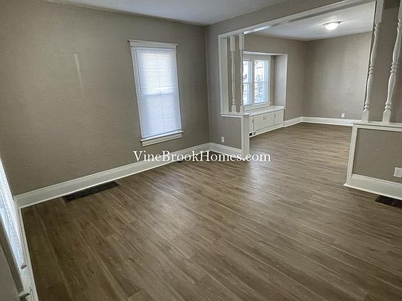3rd image of 131 S Willis Ave