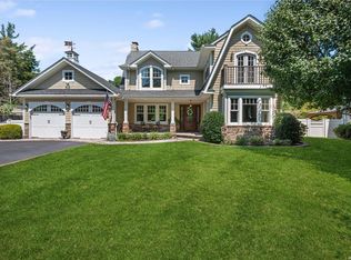 201 Old Field Rd, Centerport, NY 11721