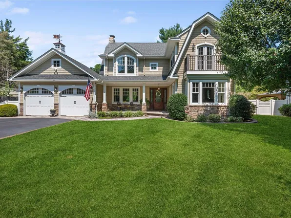 201 Old Field Road, Centerport, NY 11721