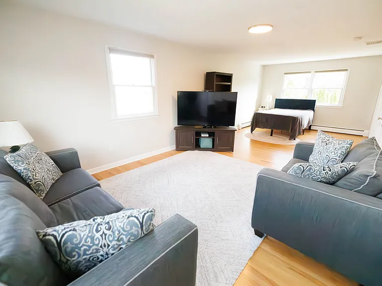 12 Spring Hill Ln — Photo 8