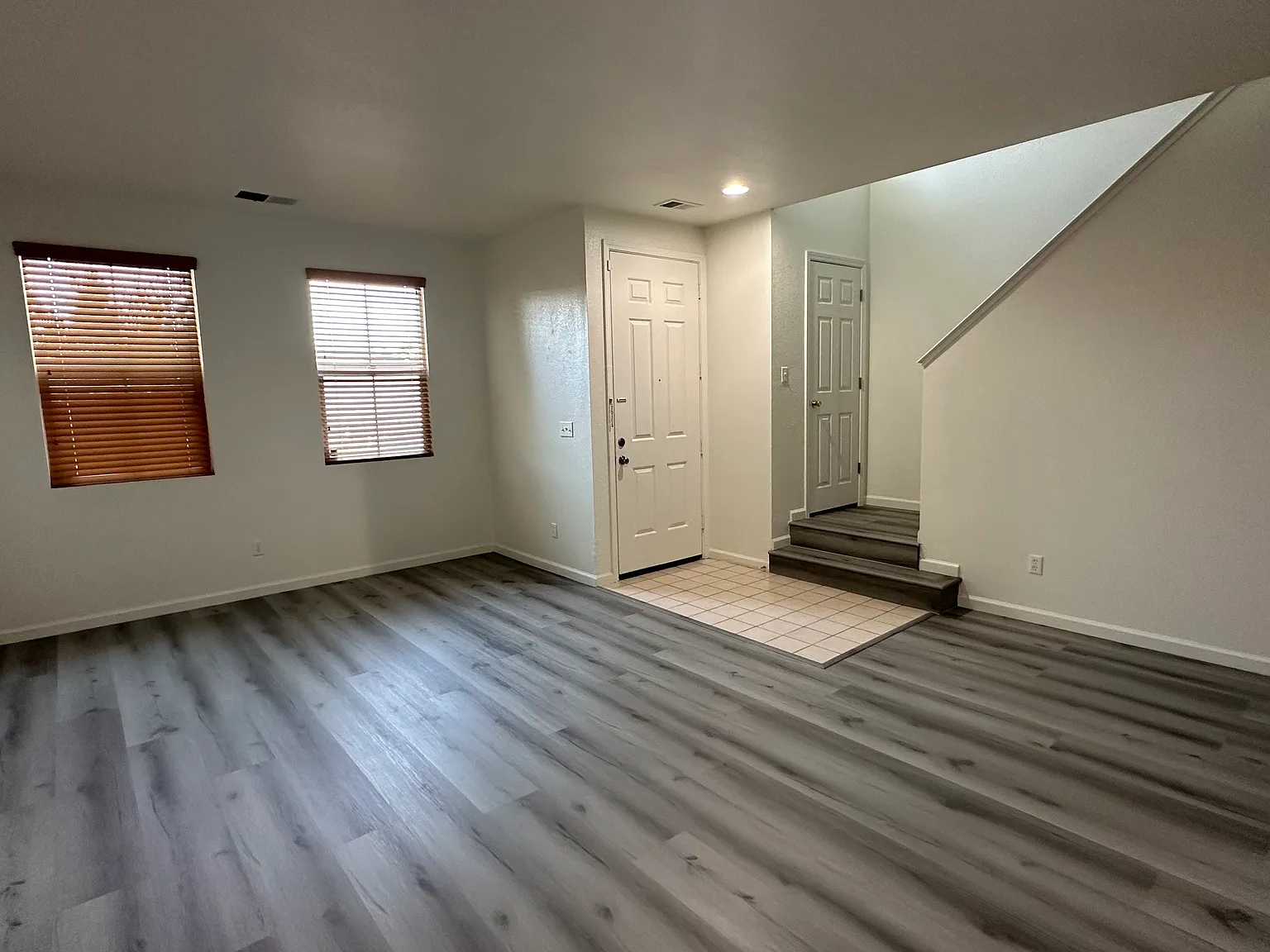 2528 Goldsmith Way — Photo 2