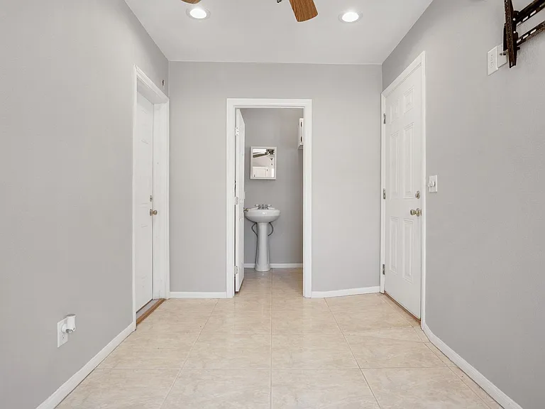 2571 W Orange Ave — Photo 41