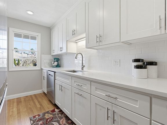 4th image of 410 Salem St APT 402