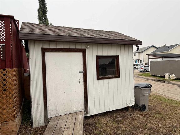 3rd image of 7213 W 105th St