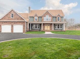 36 Town Ave, Miller Place, NY 11764