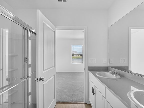 5th image of 13509 Camelot Ct
