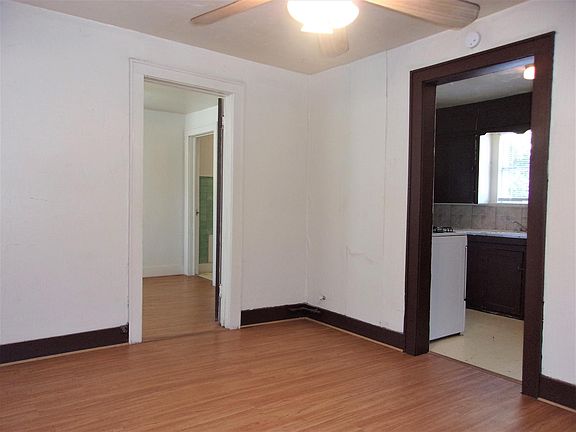 4th image of 523 1/2 SW 26th St #Ug