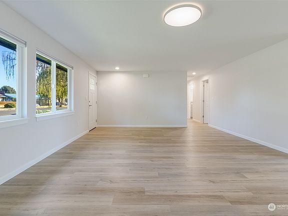 5th image of 1806 Leonard Drive