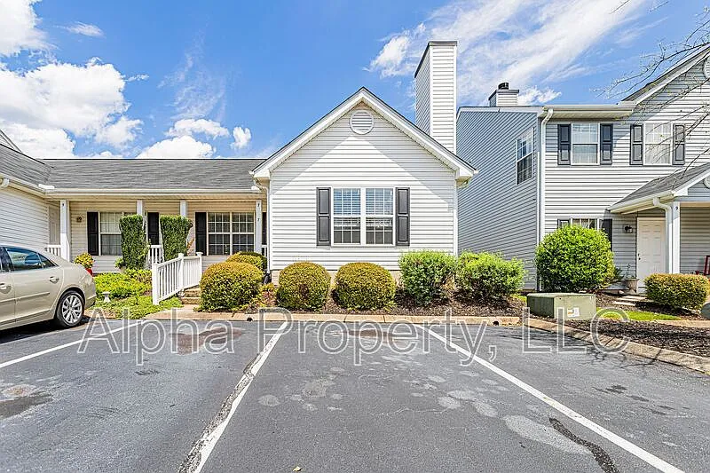 7 Hammett Grove Ln