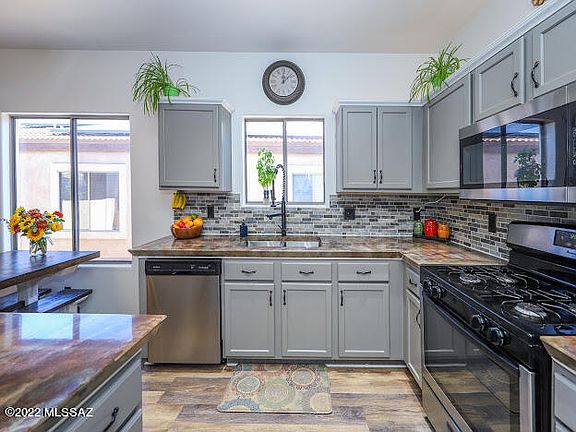 4th image of 311 E Placita Nubes Blancas