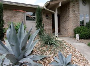 305 Serenada Dr, Georgetown, TX 78628