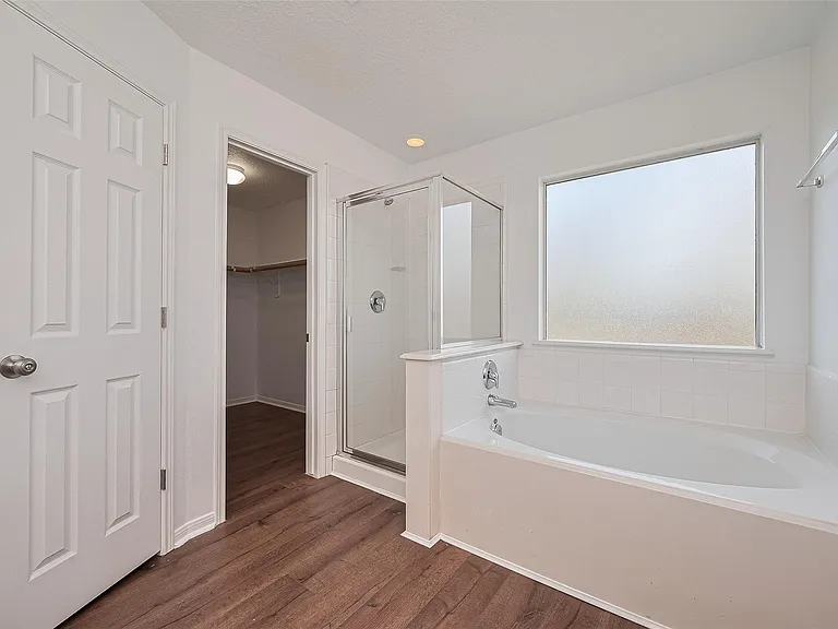 12230 Hawthorne Hill Cir — Photo 34