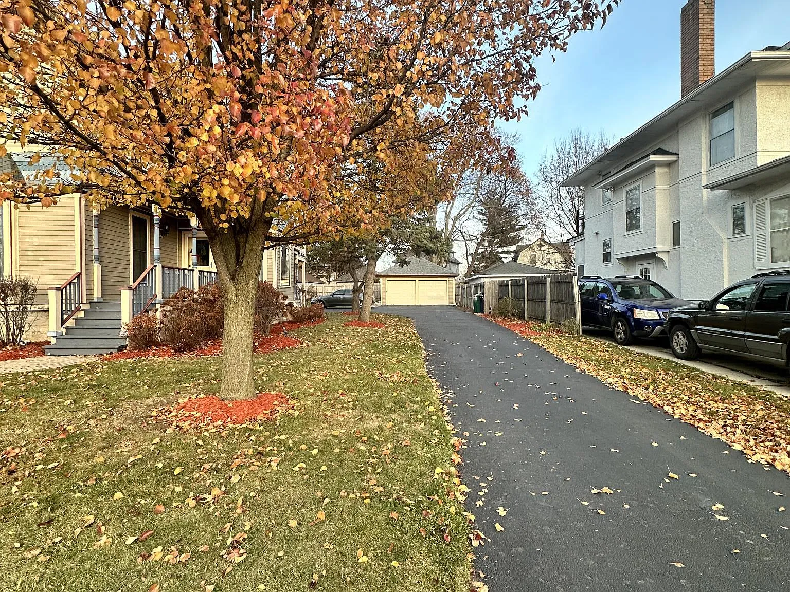 465 Saint Charles St — Photo 3