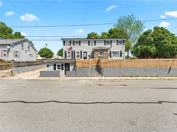 107-109 Earl St, West Warwick, RI 02893