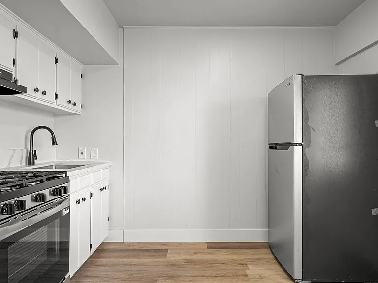815 Victor Ave — Photo 9