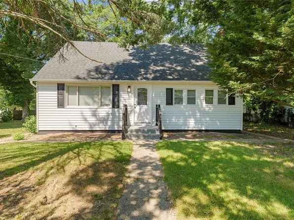 10 Schember Road, Bay Shore, NY 11706