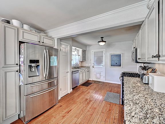 5th image of 102 Pleasant Ridge Ave
