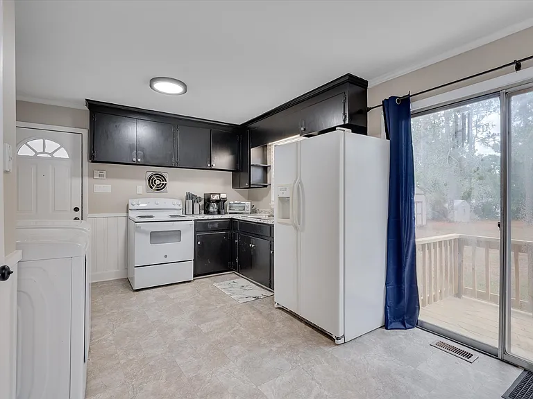 1827 Fargo Dr — Photo 8