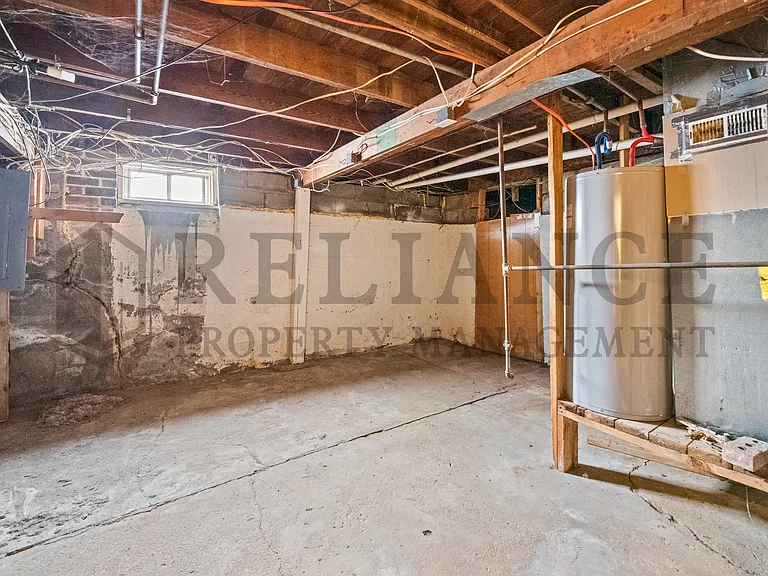 302 N King St — Photo 18