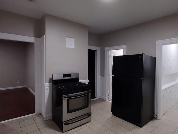 3rd image of 27 Hawes St #1REAR