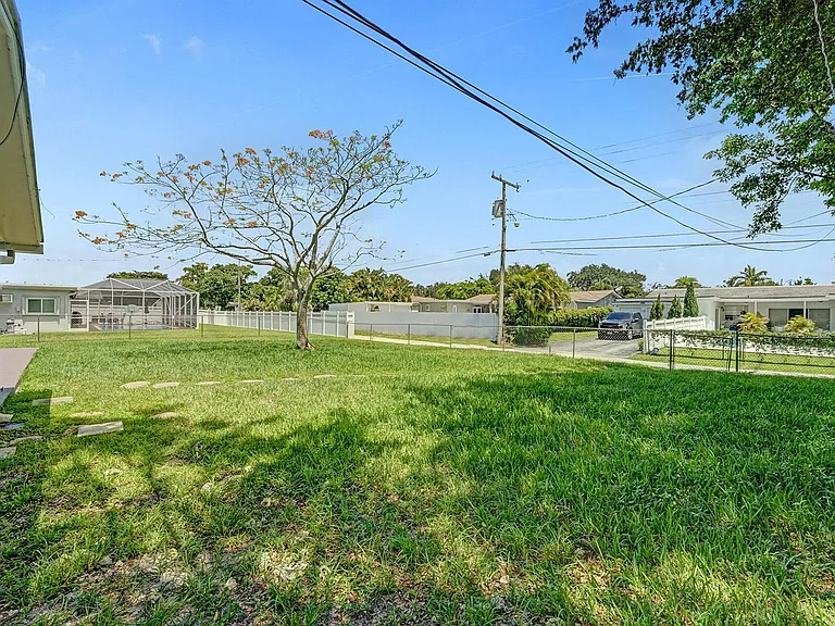 5011 Buchanan St — Photo 57