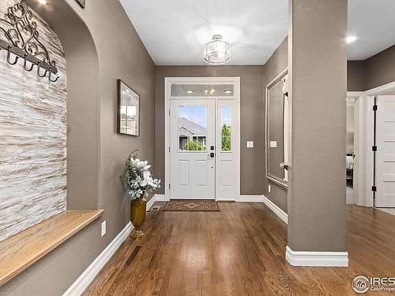 5th image of 980 Longspur St